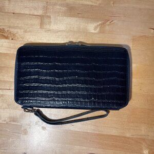 Neely & Chloe  the travel wallet croc embossed - black